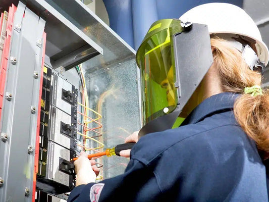 ¿De qué trata la NOM 001 en instalaciones eléctricas?